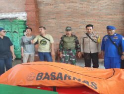 TNI-Polri dan Basarnas Evakuasi Nelayan Hilang di Pantai Damas Trenggalek