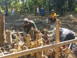 Hadapi Akar Bambu yang Kuat, Penggalian Abutmen Jembatan Garuda Cerme Tetap Melaju Berkat Gotong Royong