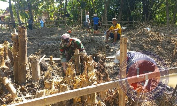 Hadapi Akar Bambu yang Kuat, Penggalian Abutmen Jembatan Garuda Cerme Tetap Melaju Berkat Gotong Royong