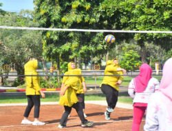 Semangat Kebersamaan di Lapangan Brimob, Persit KCK Dim 0803 Madiun Asah Kekompakan Jelang HUT ke-80