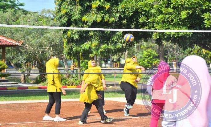 Semangat Kebersamaan di Lapangan Brimob, Persit KCK Dim 0803 Madiun Asah Kekompakan Jelang HUT ke-80