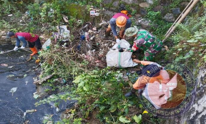 Babinsa Ajak Warga: Kebersihan Sungai Cerminan Kesehatan Masyarakat