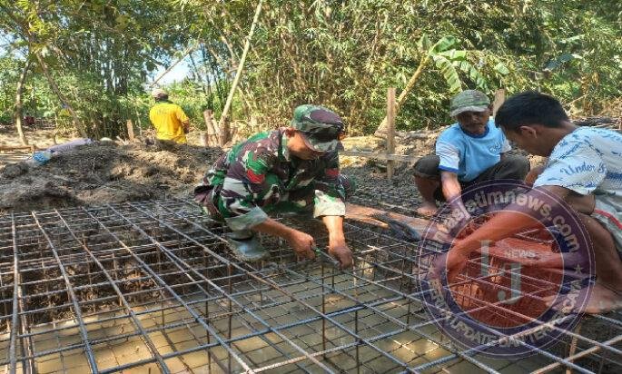 Anyaman Besi Jembatan Garuda Mulai Dibentuk, Gotong Royong TNI dan Warga Cerme Kian Solid