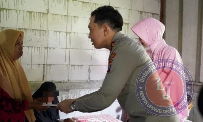 Polri Untuk Masyarakat : Kapolres Bojonegoro Beri Bantuan Anak Difabel