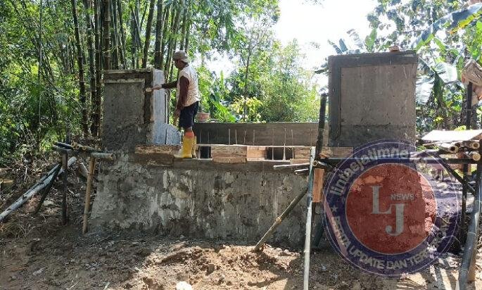Penuh Semangat, Jembatan Beton Garuda di Sambeng Segera Jadi Akses Andalan Warga
