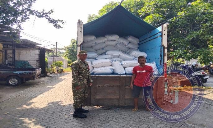 Demi Musim Tanam yang Lebih Pasti, Babinsa Bulakrejo Kawal Penyaluran Benih Bersubsidi