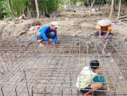 Semangat Tak Terbendung! Konstruksi Besi Jembatan Gantung Garuda di Cerme Kian Menguat