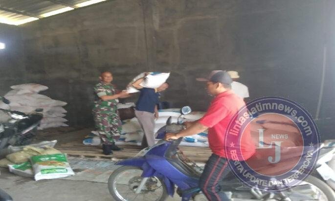 Monitoring Stok Pupuk, Peran Aktif Babinsa Kodim Ponorogo Sejahterakan Petani