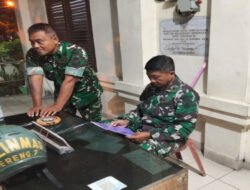 Patroli Malam Babinsa Teras, Perkuat Kamtibmas dan Jalin Kedekatan dengan Warga Mojolegi