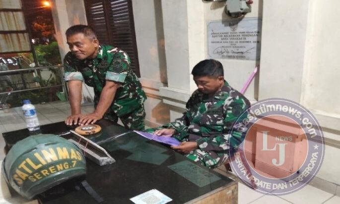 Patroli Malam Babinsa Teras, Perkuat Kamtibmas dan Jalin Kedekatan dengan Warga Mojolegi