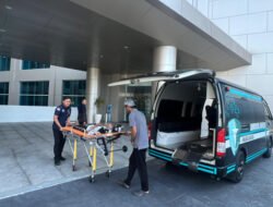 Polres Gresik Hadir untuk Masyarakat, Layanan Ambulans Gratis Bantu Pasien Darurat ke RSUP Kemenkes Surabaya