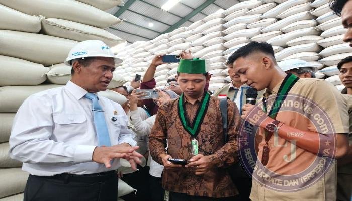 Kawal Swasembada Beras, HMI Surabaya Dampingi Mentan Sidak di Sidoarjo