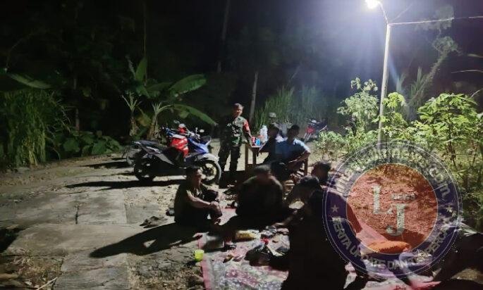 Babinsa Turun Malam, Hadirkan Rasa Aman di Desa Krobokan