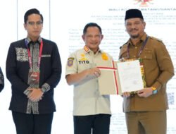 Kasatgas Tito Saksikan Penyerahan Surat Pernyataan Memberikan Bantuan Keuangan Khusus