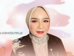 Perempuan Berilmu dan Berakhlak : Pilar Kekuatan Masa Depan Umat