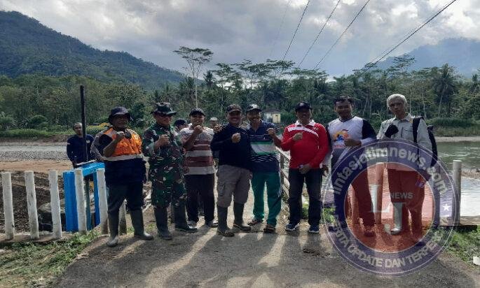 Koramil 0801/07 Ngadirojo Gotong Royong Bersihkan Irigasi Saluran Air Bersama GHIPPA