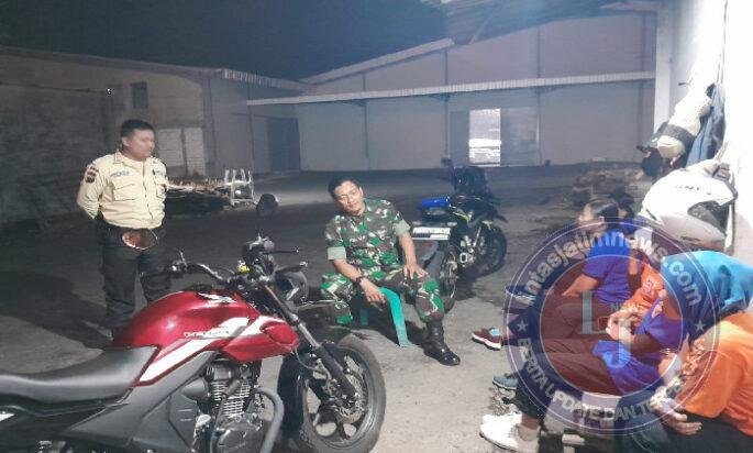 Patroli Malam Humanis, Koramil Teras Hadir Jaga Keamanan dan Pererat Kedekatan dengan Warga