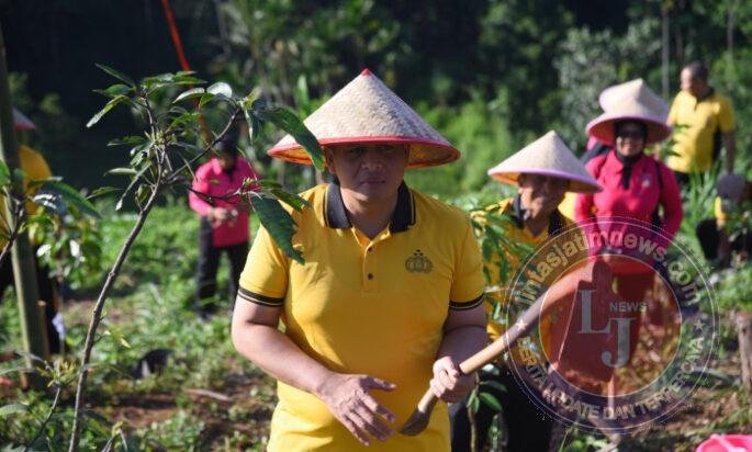 Gerakan Tanam Pohon, Polres Bondowoso Hijaukan Bukit Bintang