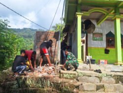 Sediakan Sarana Sanitasi, Satgas Bangun MCK di Lingkungan Musala