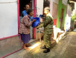 ”Jum’at Berkah” Wujud Nyata Kepedulian Babinsa Kepatihan Wetan Kepada Warga Binaanya