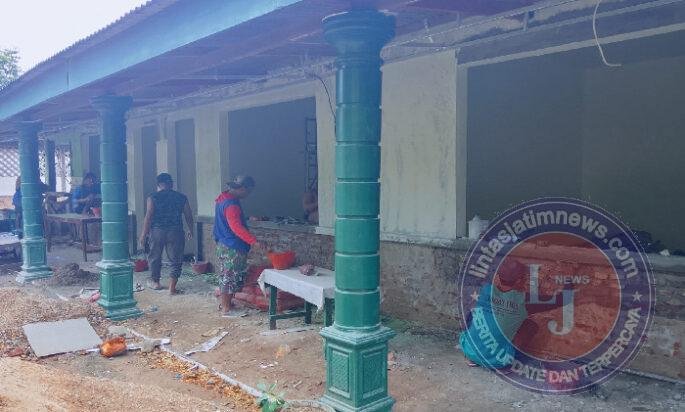 Semangat Gotong Royong Babinsa Rehab Kantor Koramil 0801/02 Kebonagung