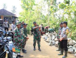 Cegah Longsor, Satgas Perkuat Bangunan Tanggul Penahan Jalan