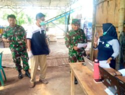 Peduli Kesehatan, Anggota Koramil 0801/10 Punung Lakukan CKG Bersama Para Pekerja Pabrik Triplek