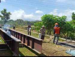 Semangat Ibu Ibu Dukung Suksesnya Pembangunan Jembatan Perintis Garuda di Ponorogo