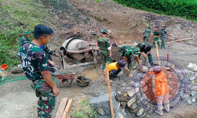 Satgas Dibantu Warga Fokus Rampungkan Pengecoran Jalan