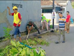 Saat Hujan Datang, Babinsa dan Warga Sogaten Bersatu Cegah Ancaman Lingkungan