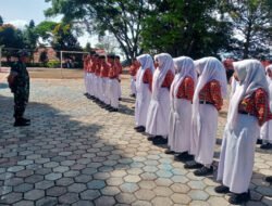 OSIS SMPN 2 Bulukerto Digembleng TNI Dari Koramil 21/Bulukerto