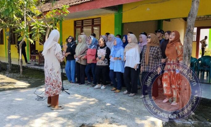 Gladi Bersih Tim Paduan Suara Sambut Upacara Hardiknas Kecamatan Babat
