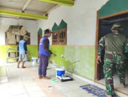 Bersih-Bersih Musala, Upaya Satgas TMMD Tingkatkan Kebersihan dan Kenyamanan Tempat Ibadah