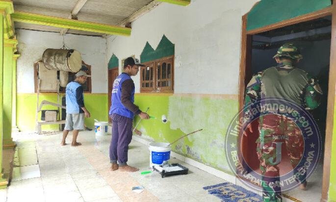 Bersih-Bersih Musala, Upaya Satgas TMMD Tingkatkan Kebersihan dan Kenyamanan Tempat Ibadah