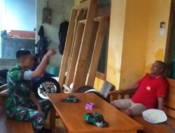 Manfaatkan Hari Libur Babinsa Sambangi Rumah Warga.