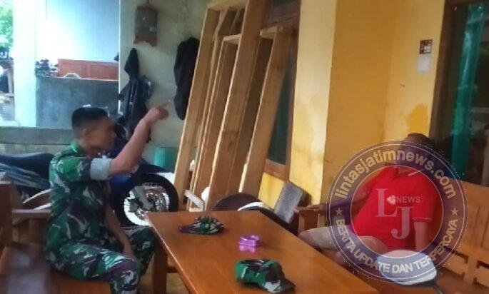 Manfaatkan Hari Libur Babinsa Sambangi Rumah Warga.