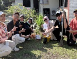 Mahasiswa KKN Internasional UNESA Gelar Aksi Penghijauan di Perkampungan Felda Sening, Malaysia