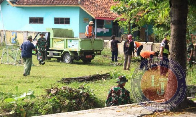 Sinergi Tanpa Batas Satgas TMMD Reguler ke-128 Kodim Sragen Bersama Relawan dan Warga Percantik Kelurahan Plumbungan