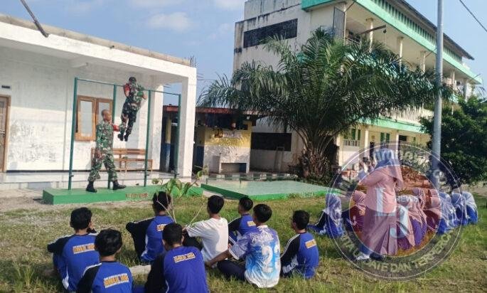 Pembentukan Karakter, Babinsa Rejosari Kenalkan Disiplin Lewat Olahraga di Sekolah Berbasis Pesantren