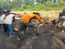 Semangat Ibu-Ibu Warnai TMMD Wonosegoro: Dari Cangkul Sederhana untuk Jalan Masa Depan Desa