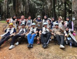Mahasiswa KKN Internasional Unesa Pelajari Pengelolaan Kebun Sawit Lewat Program “Jom Kita ke Ladang” di Malaysia