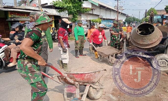 Gass Poll..!! Warga Tak Mau Kalah Semangatnya Dengan Satgas TMMD Sengkuyung Tahap II Di Wilayah Kelurahan Mojosongo