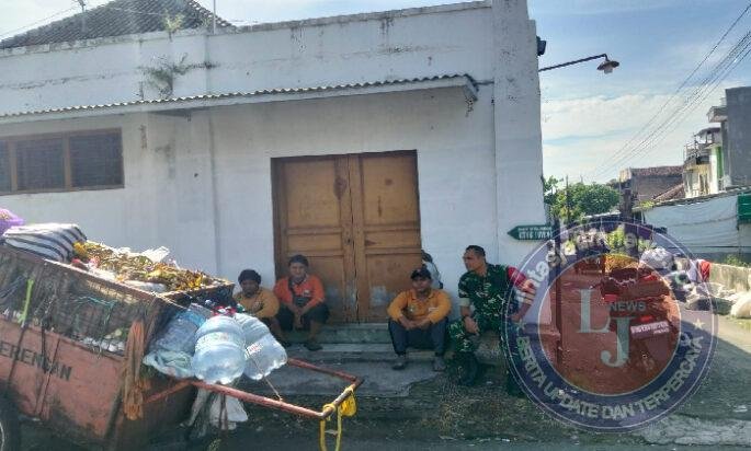 Babinsa Serengan Ajak Warga Jaga Kebersihan Demi Masa Depan yang Lebih Baik
