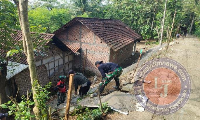 Satgas TMMD Bersemangat Tuntaskan Pengerjaan TPJ