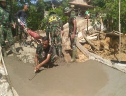 Tak Peduli Terik, Satgas TMMD Bersemangat Tuntaskan Rabat Jalan