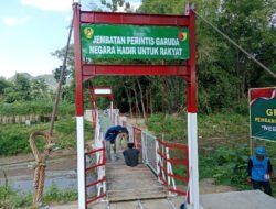 TNI dan Rakyat Gotong Royong Sukseskan Pembangunan Jembatan Perintis Garuda Tahap III di Ponorogo