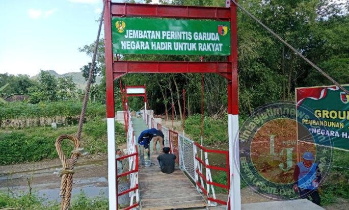 TNI dan Rakyat Gotong Royong Sukseskan Pembangunan Jembatan Perintis Garuda Tahap III di Ponorogo