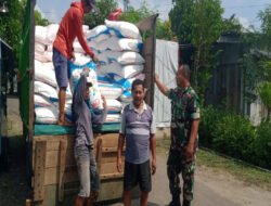 Kawal Pupuk Subsidi Tepat Sasaran, Babinsa Wonoasri Turun Langsung ke Kelompok Tani