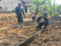 Kejar Target TMMD, Satgas dan Warga Pasang Bekisting Demi Hasil Betonisasi Jalan Berkualitas