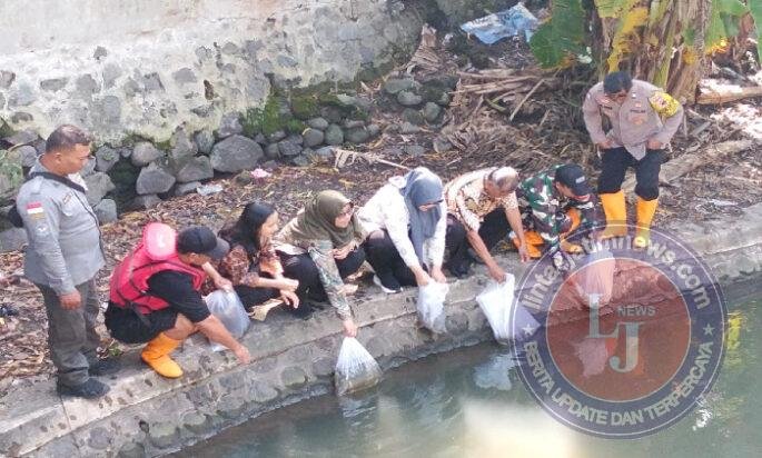 Babinsa Pajang Ajak Masyarakat Jaga Kelestarian Ekosistem Sungai & Ketahanan Pangan